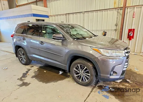 2017 Toyota Highlander Se z USA, uszkodzony, nr VIN 5TDJZRFH1HS398601